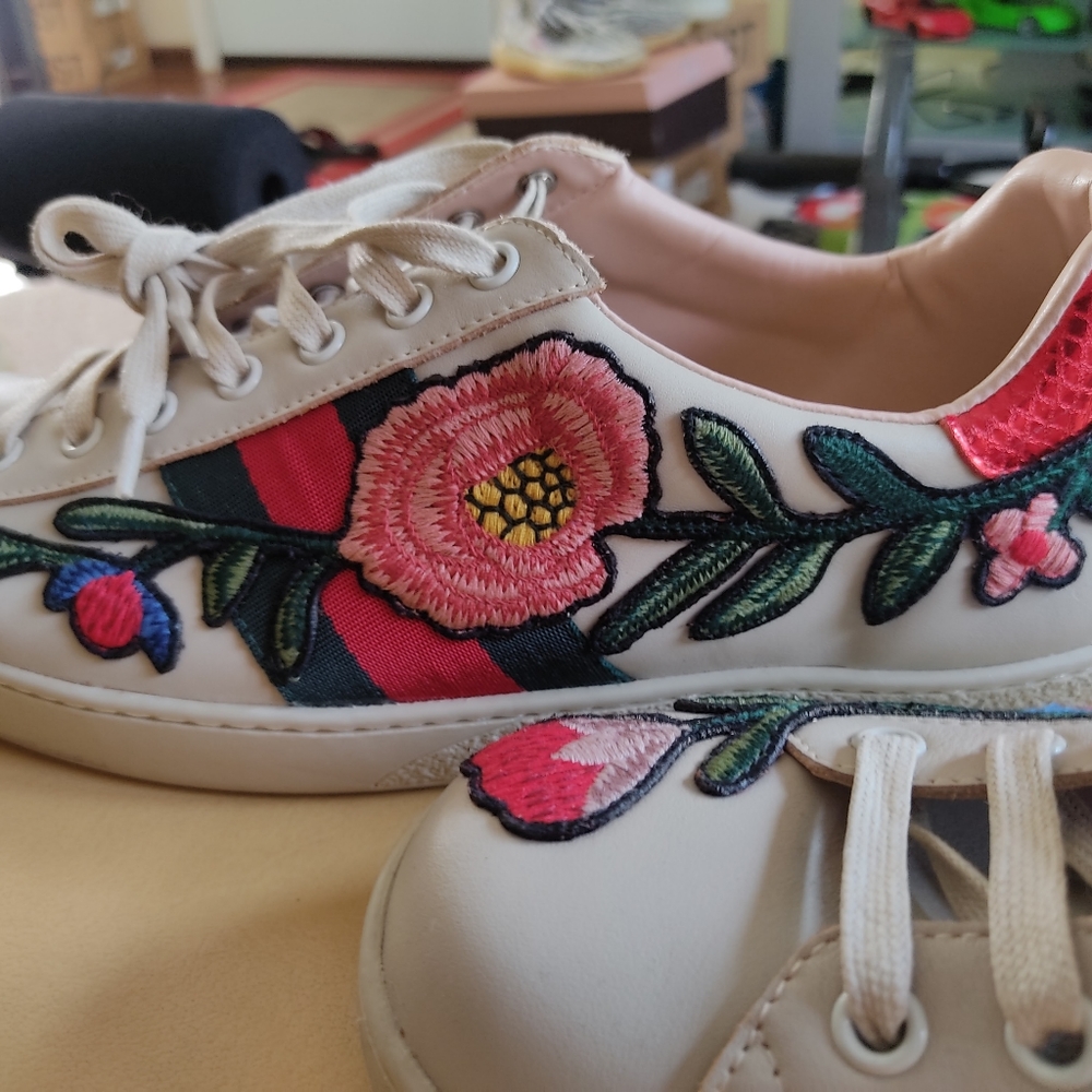 Gucci shoes pristine condition